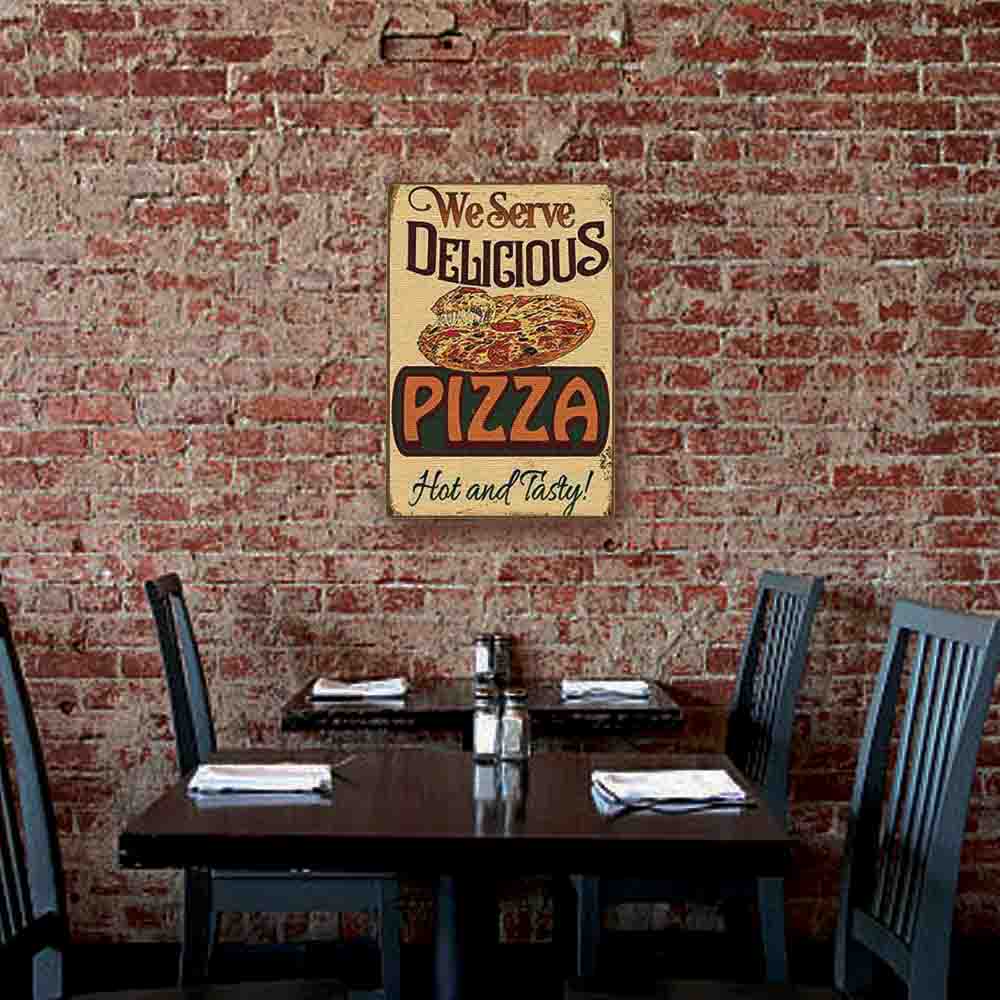 Hot and tasty pizza χειροποίητος ξύλινος πίνακας