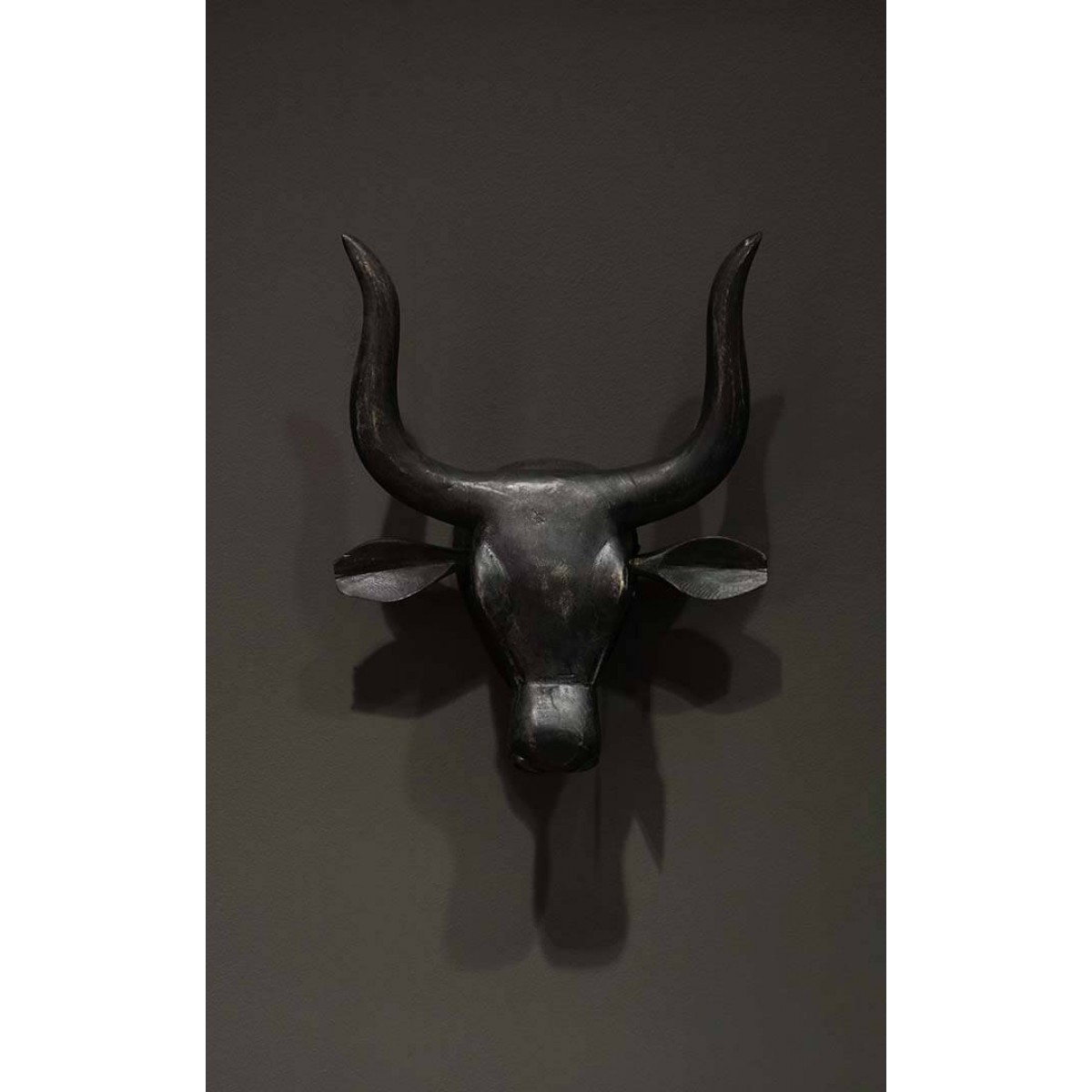 Bull ξύλινο επιτοίχιο διακοσμητικό κεφάλι ταύρου σε μαύρο χρώμα 34x17x44 εκ