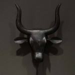 Bull ξύλινο επιτοίχιο διακοσμητικό κεφάλι ταύρου σε μαύρο χρώμα 34x17x44 εκ