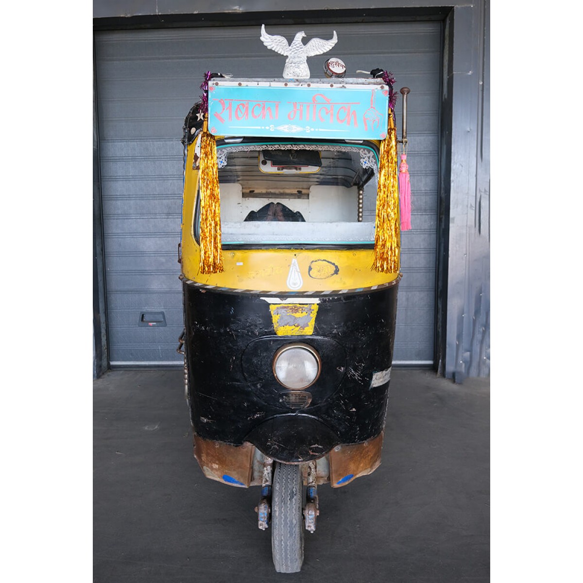 Tuk-tuk Taxi αυθεντικό διακοσμητικό ταξί από την Ινδία 260x150x200 εκ Tuk-tuk Taxi αυθεντικό διακοσμητικό ταξί από την Ινδία 260x150x200 εκ
