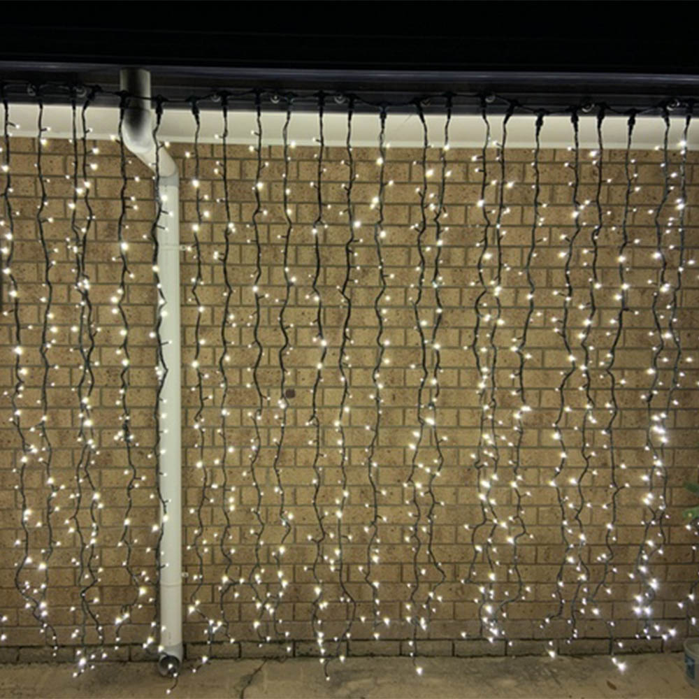 200 Led λαμπάκια 20% flashing σε επεκτεινόμενη συμμετρική κουρτίνα με πράσινο καλώδιο και θερμό λευκό φως 1.5x1.8μ