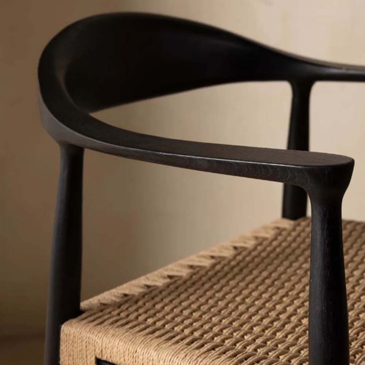 Πολυθρόνα Kels σε μαύρο χρώμα από ξύλο teak 63x53x76 εκ