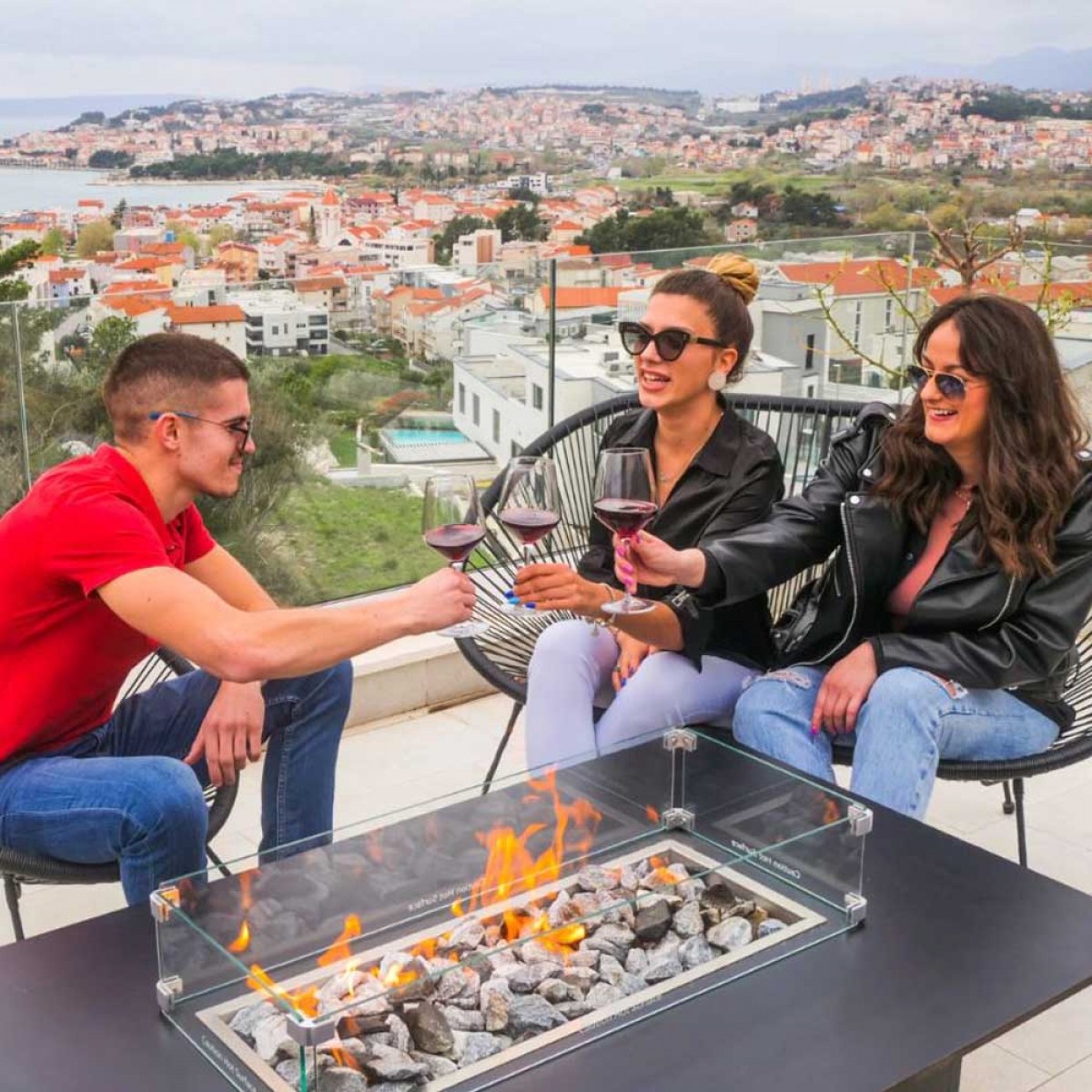 Lounge τραπέζι με εστία φωτιάς σε δύο διαστάσεις επιφάνειας με ύψος 50 εκ