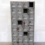 Μεταλλικό locker με 32 θήκες και αριθμημένα πορτάκια 84x33x178 εκ Μεταλλικό locker με 32 θήκες και αριθμημένα πορτάκια 84x33x178 εκ