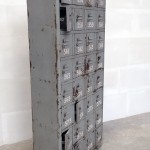 Μεταλλικό locker με 32 θήκες και αριθμημένα πορτάκια 84x33x178 εκ Μεταλλικό locker με 32 θήκες και αριθμημένα πορτάκια 84x33x178 εκ