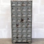Μεταλλικό locker με 32 θήκες και αριθμημένα πορτάκια 84x33x178 εκ Μεταλλικό locker με 32 θήκες και αριθμημένα πορτάκια 84x33x178 εκ